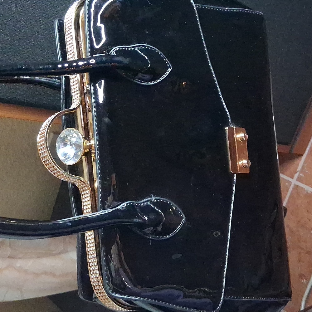 🖤👜 Luxe Black Patent Handbag With Shoulderstrap Size L